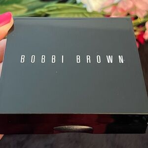 Bobbi Brown Highlighter in Black Compact Makeup Palette with White Logo